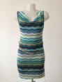VESTIDO DE CREP ESTAMPADO FANTASIA ESPALDA CRUZADO ZIG ZAG 