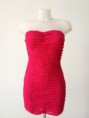 MINI VESTIDO DE VOLANTES INVERTIDOS CON ONDAS DE LENTEJUELAS, CORTE PALABRA DE HONOR
